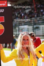 Grid girl on the drivers parade. 02.09.2012. Formula 1 World Championship, Rd 12, Belgian Grand Prix, Spa Francorchamps, Belgium, Race Day