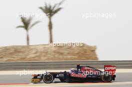 Daniel Ricciardo (AUS) Scuderia Toro Rosso STR7. 20.04.2012. Formula 1 World Championship, Rd 4, Bahrain Grand Prix, Sakhir, Bahrain, Practice Day