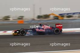Daniel Ricciardo (AUS) Scuderia Toro Rosso STR7 20.04.2012. Formula 1 World Championship, Rd 4, Bahrain Grand Prix, Sakhir, Bahrain, Practice Day