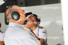 (L to R):  Ron Dennis (GBR) McLaren Executive Chairman with Sheikh Mohammed bin Essa Al Khalifa (BRN) CEO of the Bahrain Economic Development Board and McLaren Shareholder. 20.04.2012. Formula 1 World Championship, Rd 4, Bahrain Grand Prix, Sakhir, Bahrain, Practice Day