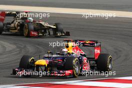 Sebastian Vettel (GER) Red Bull Racing RB8 leads Kimi Raikkonen (FIN) Lotus F1 Team E20  20.04.2012. Formula 1 World Championship, Rd 4, Bahrain Grand Prix, Sakhir, Bahrain, Practice Day