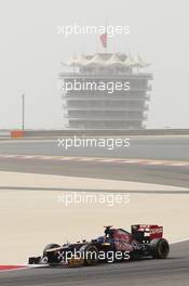 Daniel Ricciardo (AUS) Scuderia Toro Rosso STR7. 20.04.2012. Formula 1 World Championship, Rd 4, Bahrain Grand Prix, Sakhir, Bahrain, Practice Day