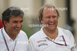 (L to R): Pasquale Lattuneddu (ITA) of the FOM with Robert Fearnley (GBR) Sahara Force India F1 Team Deputy Team Principal. 20.04.2012. Formula 1 World Championship, Rd 4, Bahrain Grand Prix, Sakhir, Bahrain, Practice Day