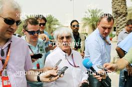 Bernie Ecclestone (GBR) CEO Formula One Group (FOM) with the media. 20.04.2012. Formula 1 World Championship, Rd 4, Bahrain Grand Prix, Sakhir, Bahrain, Practice Day