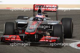 20.04.2012-  Free Practice 2,Jenson Button (GBR) McLaren Mercedes MP4-27  20.04.2012. Formula 1 World Championship, Rd 4, Bahrain Grand Prix, Sakhir, Bahrain, Practice Day