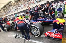 Mark Webber (AUS) Red Bull Racing RB8 on the grid. Motor Racing - Formula One World Championship - Bahrain Grand Prix - Race Day - Sakhir, Bahrain