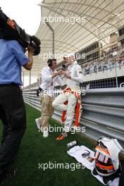Williams F1 Team Buxton (GBR) Speed TV and Nico Hulkenberg (GER), Sahara Force India Formula One Team  22.04.2012. Formula 1 World Championship, Rd 4, Bahrain Grand Prix, Sakhir, Bahrain, Race Day