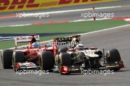 Kimi Raikkonen, Lotus Renault F1 Team leads Fernando Alonso (ESP), Scuderia Ferrari  22.04.2012. Formula 1 World Championship, Rd 4, Bahrain Grand Prix, Sakhir, Bahrain, Race Day