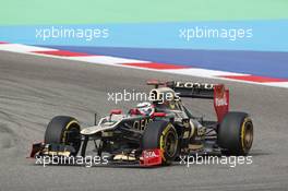 Kimi Raikkonen (FIN) Lotus E20. Motor Racing - Formula One World Championship - Bahrain Grand Prix - Race Day - Sakhir, Bahrain