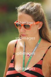 Catherine Hyde (GBR), girlfriend of Heikki Kovalainen (FIN) Caterham. 21.04.2012. Formula 1 World Championship, Rd 4, Bahrain Grand Prix, Sakhir, Bahrain, Qualifying Day