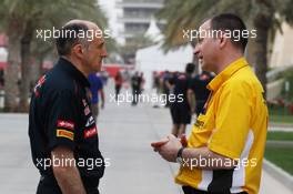 (L to R): Franz Tost (AUT) Scuderia Toro Rosso Team Principal with Rob White (GBR) Renault Sport. 21.04.2012. Formula 1 World Championship, Rd 4, Bahrain Grand Prix, Sakhir, Bahrain, Qualifying Day