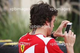 Tattoo on the neck of Fernando Alonso (ESP) Ferrari. 21.04.2012. Formula 1 World Championship, Rd 4, Bahrain Grand Prix, Sakhir, Bahrain, Qualifying Day