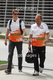 (L to R): Nico Hulkenberg (GER) Sahara Force India F1 with Robert Fearnley (GBR) Sahara Force India F1 Team Deputy Team Principal. 21.04.2012. Formula 1 World Championship, Rd 4, Bahrain Grand Prix, Sakhir, Bahrain, Qualifying Day