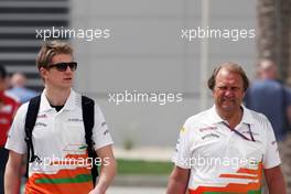 (L to R): Nico Hulkenberg (GER) Sahara Force India F1 with Robert Fearnley (GBR) Sahara Force India F1 Team Deputy Team Principal. 21.04.2012. Formula 1 World Championship, Rd 4, Bahrain Grand Prix, Sakhir, Bahrain, Qualifying Day