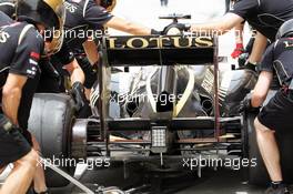 Kimi Raikkonen (FIN) Lotus E20 practices a pit stop. 21.04.2012. Formula 1 World Championship, Rd 4, Bahrain Grand Prix, Sakhir, Bahrain, Qualifying Day