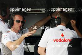 (L to R): Sam Michael (AUS) McLaren Sporting Director with Martin Whitmarsh (GBR) McLaren Chief Executive Officer on the pit gantry. 21.04.2012. Formula 1 World Championship, Rd 4, Bahrain Grand Prix, Sakhir, Bahrain, Qualifying Day