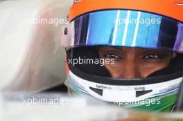 Narain Karthikeyan (IND) HRT Formula One Team HRT F112. 21.04.2012. Formula 1 World Championship, Rd 4, Bahrain Grand Prix, Sakhir, Bahrain, Qualifying Day