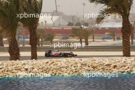 Lewis Hamilton (GBR) McLaren MP4/27. 21.04.2012. Formula 1 World Championship, Rd 4, Bahrain Grand Prix, Sakhir, Bahrain, Qualifying Day