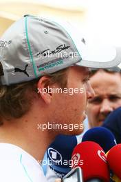 Nico Rosberg (GER) Mercedes AMG F1 W03 with the media. 19.04.2012. Formula 1 World Championship, Rd 4, Bahrain Grand Prix, Sakhir, Bahrain, Preparation Day