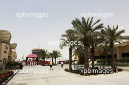 The paddock. 19.04.2012. Formula 1 World Championship, Rd 4, Bahrain Grand Prix, Sakhir, Bahrain, Preparation Day