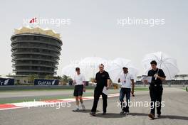 Narain Karthikeyan (IND) Hispania Racing F1 Team (HRT) walks the circuit. 19.04.2012. Formula 1 World Championship, Rd 4, Bahrain Grand Prix, Sakhir, Bahrain, Preparation Day