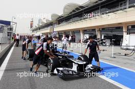 Williams FW34 heads to scrutineering. 19.04.2012. Formula 1 World Championship, Rd 4, Bahrain Grand Prix, Sakhir, Bahrain, Preparation Day