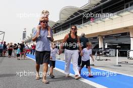 Fans on a pit lane walkabout. 19.04.2012. Formula 1 World Championship, Rd 4, Bahrain Grand Prix, Sakhir, Bahrain, Preparation Day