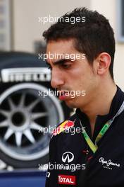 Sebastien Buemi (SUI) Scuderia Toro Rosso. 19.04.2012. Formula 1 World Championship, Rd 4, Bahrain Grand Prix, Sakhir, Bahrain, Preparation Day