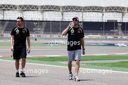 Jerome d'Ambrosio (BEL) Lotus Third Driver walks the circuit. 19.04.2012. Formula 1 World Championship, Rd 4, Bahrain Grand Prix, Sakhir, Bahrain, Preparation Day