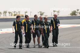 Vitaly Petrov (RUS) Caterham walks the circuit. 19.04.2012. Formula 1 World Championship, Rd 4, Bahrain Grand Prix, Sakhir, Bahrain, Preparation Day