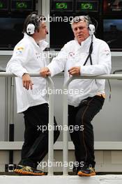 (L to R): Andy Stevenson (GBR) Sahara Force India F1 Team Manager with Otmar Szafnauer (USA) Sahara Force India F1 Chief Operating Officer. 25.11.2012. Formula 1 World Championship, Rd 20, Brazilian Grand Prix, Sao Paulo, Brazil, Race Day.