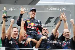 Sebastian Vettel (GER) Red Bull Racing celebrates his World Championship with the team. 25.11.2012. Formula 1 World Championship, Rd 20, Brazilian Grand Prix, Sao Paulo, Brazil, Race Day.