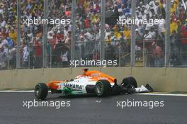 Paul di Resta (GBR) Sahara Force India VJM05 crashed out of the race. 25.11.2012. Formula 1 World Championship, Rd 20, Brazilian Grand Prix, Sao Paulo, Brazil, Race Day.