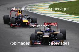 Daniel Ricciardo (AUS) Scuderia Toro Rosso STR7 leads Mark Webber (AUS) Red Bull Racing RB8. 25.11.2012. Formula 1 World Championship, Rd 20, Brazilian Grand Prix, Sao Paulo, Brazil, Race Day.