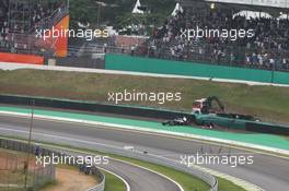 Pastor Maldonado (VEN) Williams FW34 crashes out of the race. 25.11.2012. Formula 1 World Championship, Rd 20, Brazilian Grand Prix, Sao Paulo, Brazil, Race Day.