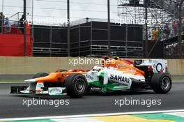 Paul di Resta (GBR) Sahara Force India VJM05 and Fernando Alonso (ESP) Ferrari F2012. 25.11.2012. Formula 1 World Championship, Rd 20, Brazilian Grand Prix, Sao Paulo, Brazil, Race Day.