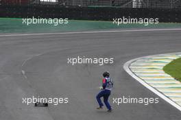 A marshall clears the debris. 25.11.2012. Formula 1 World Championship, Rd 20, Brazilian Grand Prix, Sao Paulo, Brazil, Race Day.