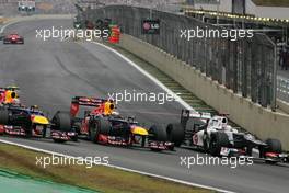 Mark Webber (AUS), Red Bull Racing, Sebastian Vettel (GER), Red Bull Racing and Kamui Kobayashi (JAP), Sauber F1 Team  25.11.2012. Formula 1 World Championship, Rd 20, Brazilian Grand Prix, Sao Paulo, BRA, Race Day