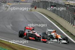 Jenson Button (GBR), McLaren Mercedes and Nico Hulkenberg (GER), Sahara Force India Formula One Team  25.11.2012. Formula 1 World Championship, Rd 20, Brazilian Grand Prix, Sao Paulo, BRA, Race Day