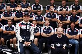 (L to R): Valtteri Bottas (FIN) Williams Third Driver and Frank Williams (GBR) Williams Team Owner in a team photograph. 24.11.2012. Formula 1 World Championship, Rd 20, Brazilian Grand Prix, Sao Paulo, Brazil, Qualifying Day.
