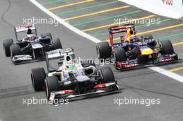 Sergio Perez (MEX) Sauber C31, Mark Webber (AUS) Red Bull Racing RB8 and Pastor Maldonado (VEN) Williams FW34 come into the pits. 24.11.2012. Formula 1 World Championship, Rd 20, Brazilian Grand Prix, Sao Paulo, Brazil, Qualifying Day.