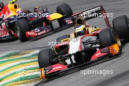 Pedro De La Rosa (ESP) HRT Formula 1 Team F112 leads Mark Webber (AUS) Red Bull Racing RB8. 24.11.2012. Formula 1 World Championship, Rd 20, Brazilian Grand Prix, Sao Paulo, Brazil, Qualifying Day.