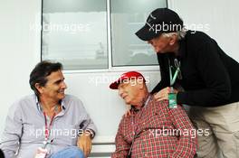 (L to R): Nelson Piquet (BRA) with Niki Lauda (AUT) Mercedes Non-Executive Chairman and John Watson (GBR). 25.11.2012. Formula 1 World Championship, Rd 20, Brazilian Grand Prix, Sao Paulo, Brazil, Race Day.