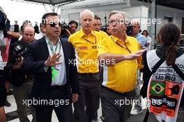 Carlos Ghosn, CEO Renault-Nissan (Left) and Jean-Francois Caubet (FRA) Renault Sport F1 Managing Director. 25.11.2012. Formula 1 World Championship, Rd 20, Brazilian Grand Prix, Sao Paulo, Brazil, Race Day.