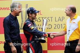 Sebastian Vettel (GER) Red Bull Racing receives his DHL fastest lap award. 25.11.2012. Formula 1 World Championship, Rd 20, Brazilian Grand Prix, Sao Paulo, Brazil, Race Day.