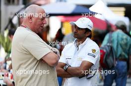 (L to R): Dieter Rencken (RSA) Journalist with Narain Karthikeyan (IND) Hispania Racing F1 Team (HRT). 22.11.2012. Formula 1 World Championship, Rd 20, Brazilian Grand Prix, Sao Paulo, Brazil, Preparation Day.