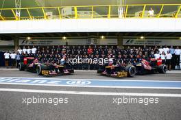 Scuderia Toro Rosso team photo. 22.11.2012. Formula 1 World Championship, Rd 20, Brazilian Grand Prix, Sao Paulo, Brazil, Preparation Day.