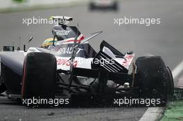 Bruno Senna (BRA) Williams FW34 crashes into the Champions' Wall in the second practice session. 08.06.2012. Formula 1 World Championship, Rd 7, Canadian Grand Prix, Montreal, Canada, Practice Day