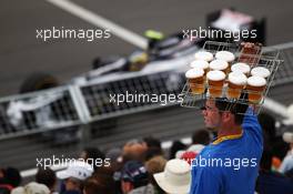 Bruno Senna (BRA) Williams FW34 passes a beer seller in the grandstand. 08.06.2012. Formula 1 World Championship, Rd 7, Canadian Grand Prix, Montreal, Canada, Practice Day