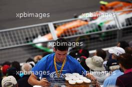 Nico Hulkenberg (GER) Sahara Force India F1 VJM05 passes a beer seller in the grandstand. 08.06.2012. Formula 1 World Championship, Rd 7, Canadian Grand Prix, Montreal, Canada, Practice Day